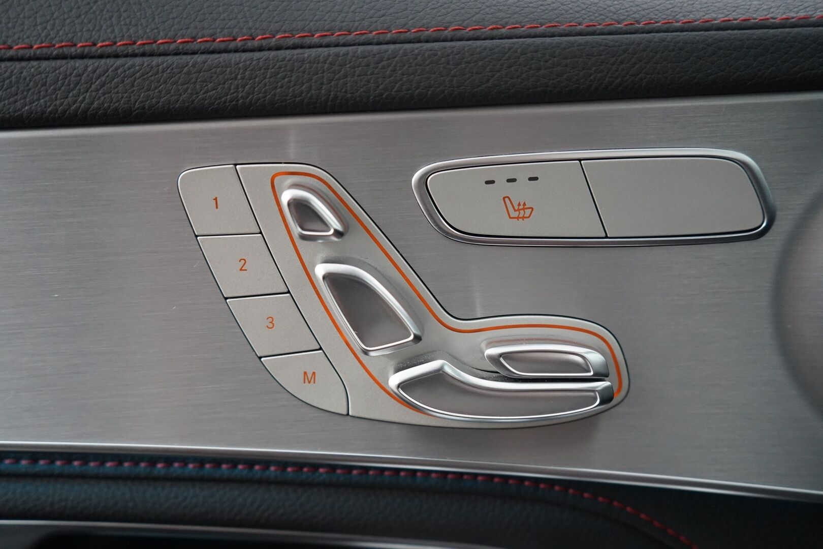 Mercedes-Benz C 2015 C43 AMG 4Matic Sport T A * HUD / Burmester / ACC / 360° Kamera / ILS / Panorama * - 3,99 % KORKOTARJOUS TÄHÄN AUTOON - 3.0 C450 Farmari 4-matic *Upeat äänet / Juuri huollettu*