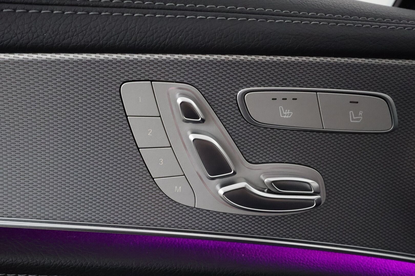 Mercedes-Benz E 2020 300 e A Business AMG Edition EQ Power *Distronic+ / HUD / Multibeam / Panorama / Muistipenkit / Burmester / KeylessGo* - Viimeisin huolto 101tkm / Juuri katsastettu!