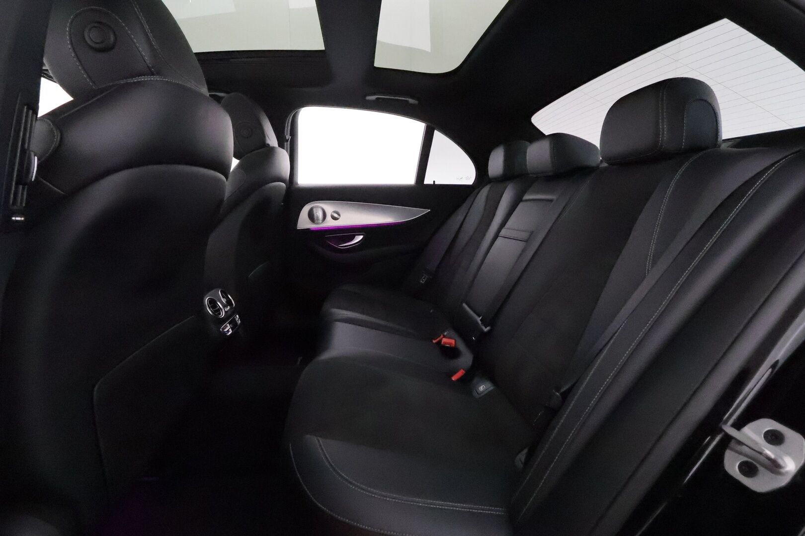 Mercedes-Benz E 2020 300 e A Business AMG Edition EQ Power *Distronic+ / HUD / Multibeam / Panorama / Muistipenkit / Burmester / KeylessGo* - Viimeisin huolto 101tkm / Juuri katsastettu!