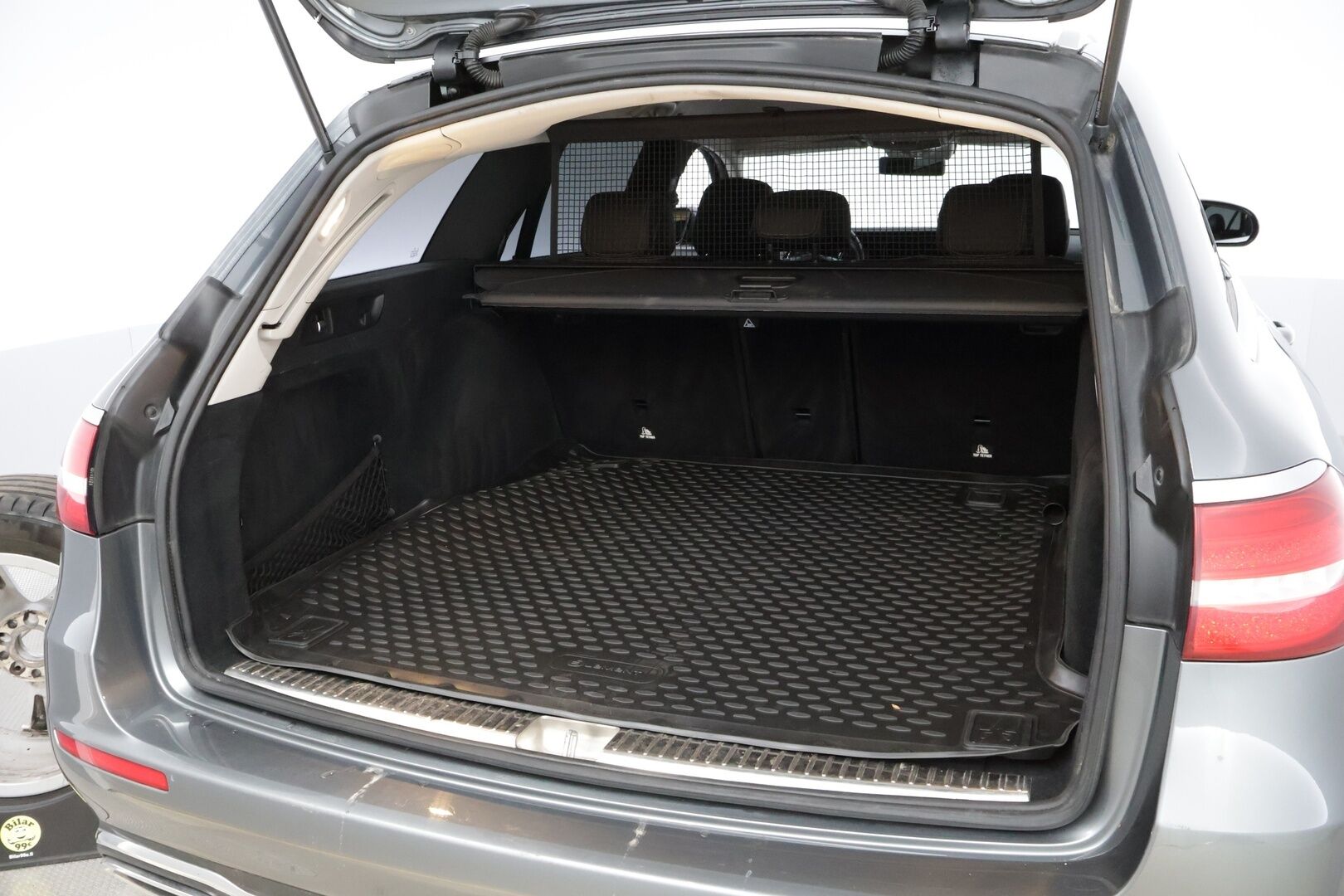 Mercedes-Benz E 2017 220 d A Premium Business * Burmester / Distronic+ / Peruutuskamera / Koukku / Comand Navi / Puolinahkasisusta - LED High Performance / Sähköluukku / Juuri saapunut Tampereelle!