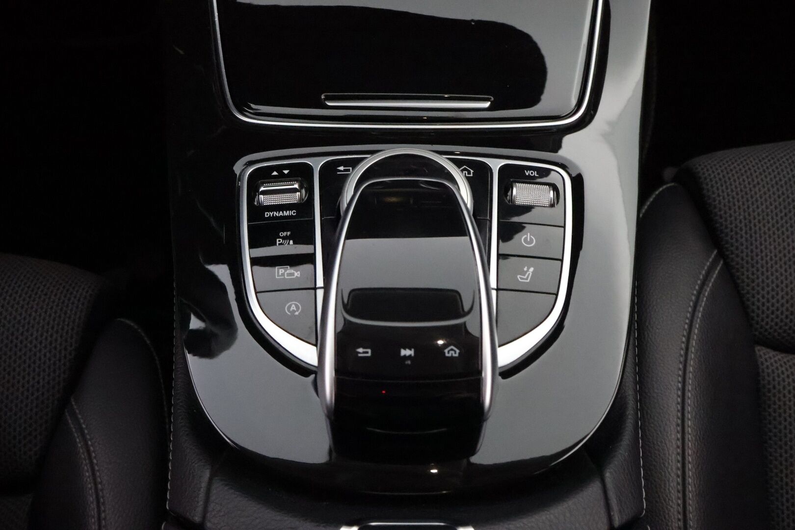 Mercedes-Benz E 2017 220 d A Premium Business * Burmester / Distronic+ / Peruutuskamera / Koukku / Comand Navi / Puolinahkasisusta - LED High Performance / Sähköluukku / Juuri saapunut Tampereelle!