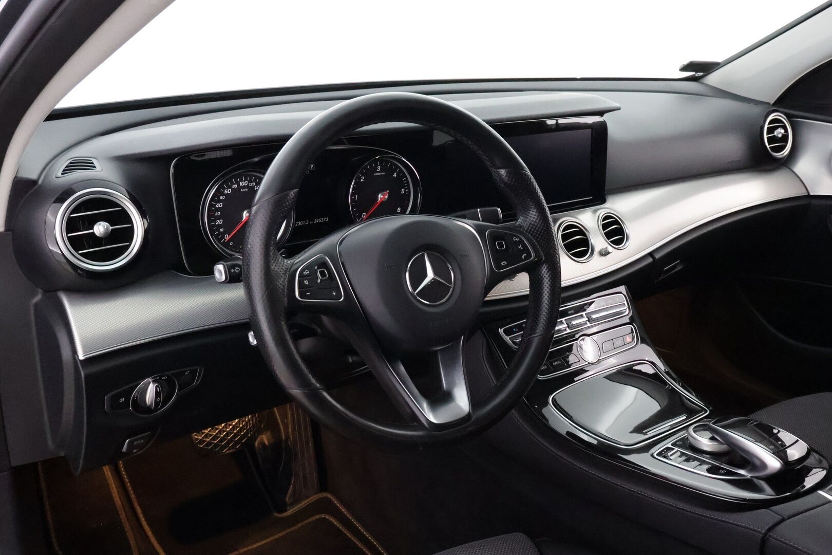 Mercedes-Benz E 2017 220 d A Premium Business * Burmester / Distronic+ / Peruutuskamera / Koukku / Comand Navi / Puolinahkasisusta - LED High Performance / Sähköluukku / Juuri saapunut Tampereelle!