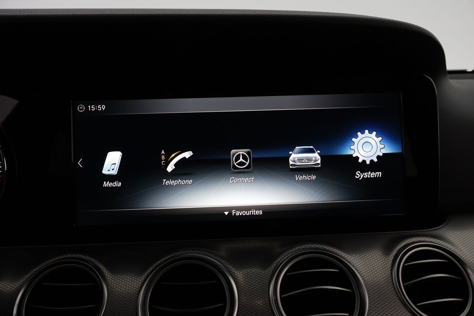 Mercedes-Benz E 2017 220 d A Premium Business * Burmester / Distronic+ / Peruutuskamera / Koukku / Comand Navi / Puolinahkasisusta - LED High Performance / Sähköluukku / Juuri saapunut Tampereelle!