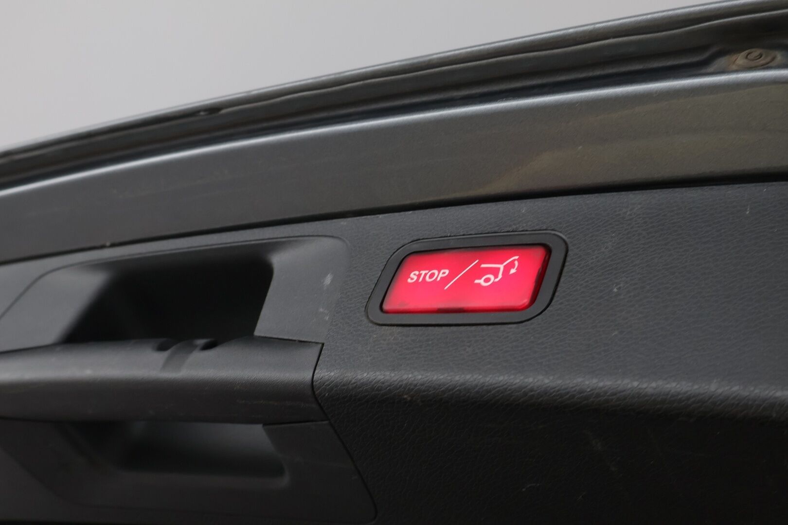 Mercedes-Benz E 2017 220 d A Premium Business * Burmester / Distronic+ / Peruutuskamera / Koukku / Comand Navi / Puolinahkasisusta - LED High Performance / Sähköluukku / Juuri saapunut Tampereelle!