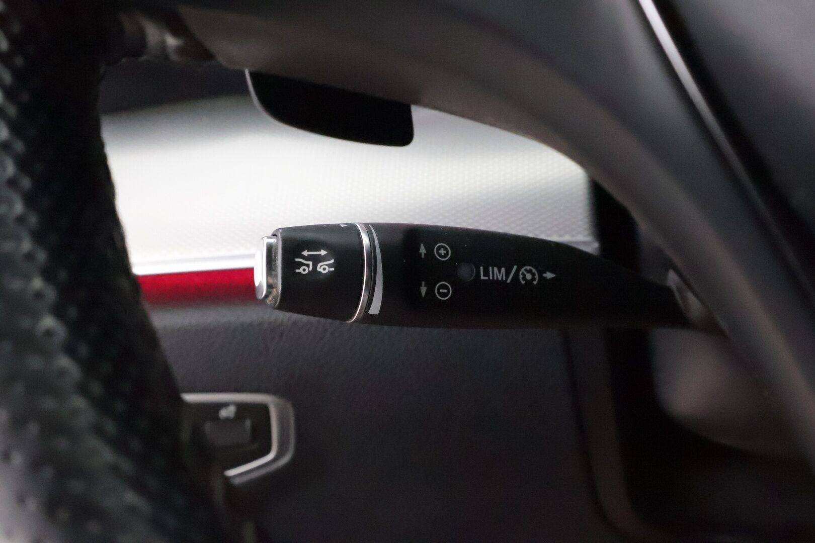 Mercedes-Benz E 2017 220 d A Premium Business * Burmester / Distronic+ / Peruutuskamera / Koukku / Comand Navi / Puolinahkasisusta - LED High Performance / Sähköluukku / Juuri saapunut Tampereelle!