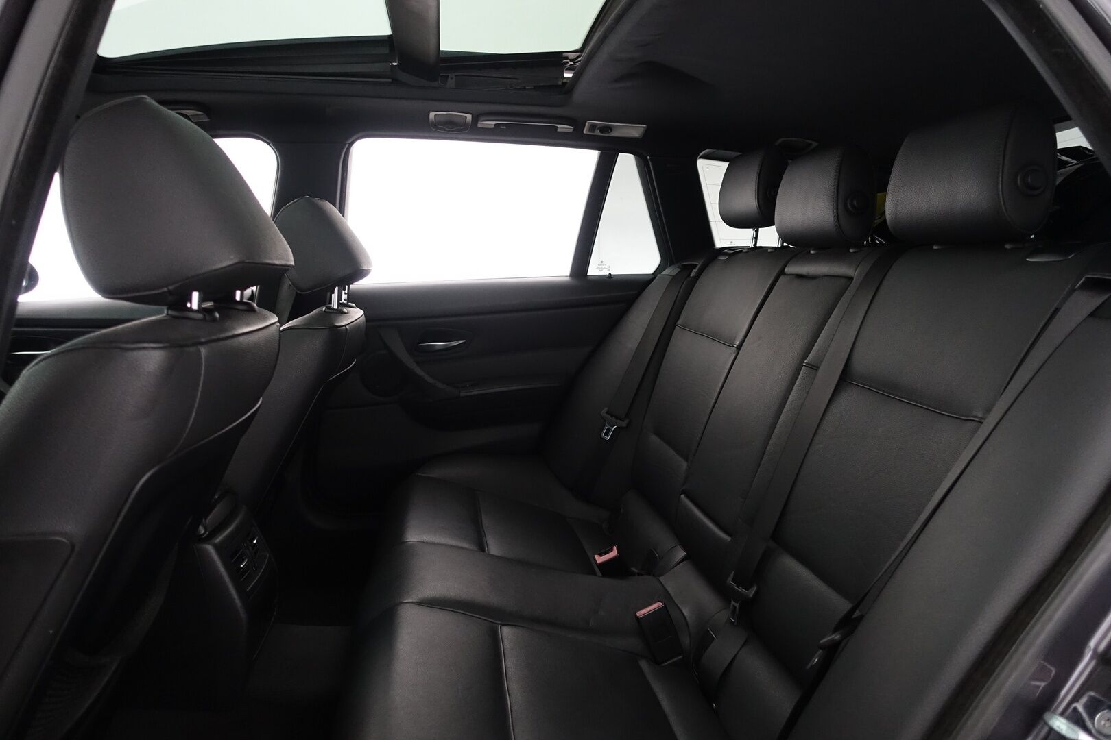 BMW 335 2007 E91 335d Touring A M-Sport - Yritysoutlet - Myydään vain yrityksille - | - Yritysoutlet - Myydään vain yrityksille | Juuri Katsastettu! | Panorama | HiFi | Comfort Access | M -alusta | Tutkat | Sporttinahat | Muistipenkki | Prof. Navi | Vakkari | Adapt. Xenon |