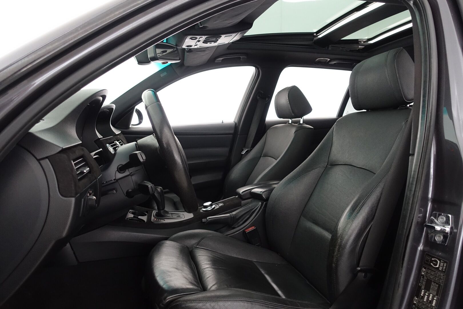 BMW 335 2007 E91 335d Touring A M-Sport - Yritysoutlet - Myydään vain yrityksille - | - Yritysoutlet - Myydään vain yrityksille | Juuri Katsastettu! | Panorama | HiFi | Comfort Access | M -alusta | Tutkat | Sporttinahat | Muistipenkki | Prof. Navi | Vakkari | Adapt. Xenon |