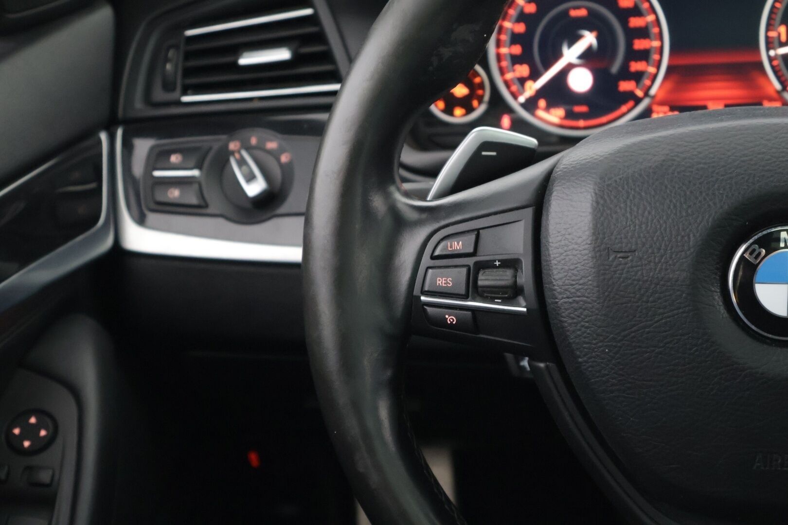 BMW 530 2013 TwinPower Turbo A xDrive F11 Touring M-sport***MYYDÄÄN HUUTOKAUPAT.COM*** *Comfort-nahat / Digimittari / Prof.navi* - ***MYYDÄÄN HUUTOKAUPAT.COM***