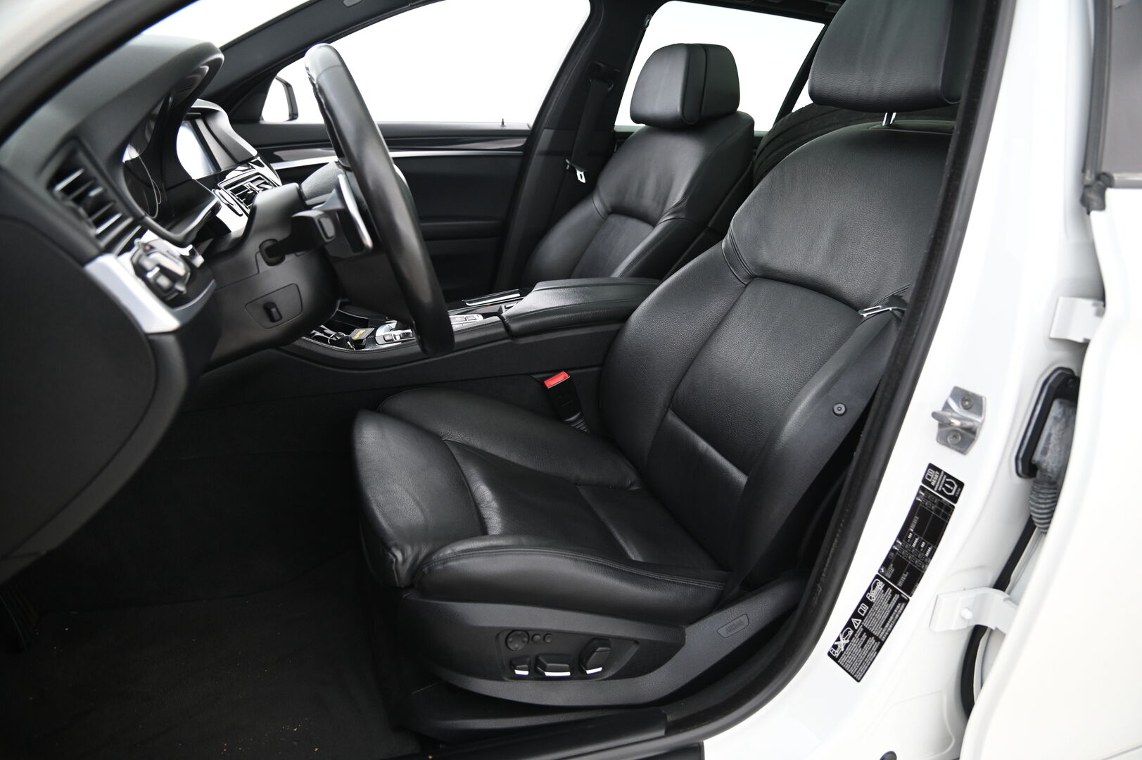 BMW 530 2013 TwinPower Turbo A xDrive F11 Touring M-sport***MYYDÄÄN HUUTOKAUPAT.COM*** *Comfort-nahat / Digimittari / Prof.navi* - ***MYYDÄÄN HUUTOKAUPAT.COM***