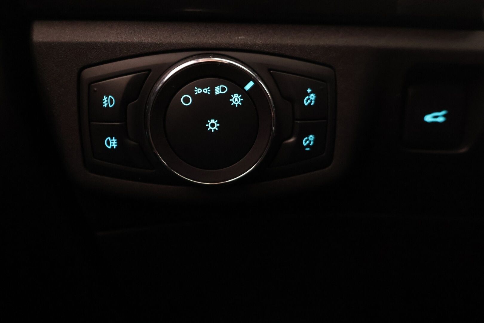 Ford Mondeo 2020 2,0 TDCi EcoBlue 190hv A8 AWD EDITION Wagon* Webasto / Keyless / Merkkihuollot / Suomi-auto / Muistipenkit / p-kamera - Kahdet renkaat aluvanteilla / uudet kesärenkaat / Navigointi / Isofix / Koukku / Nahkasisusta / Bluethooth - HULLUT AVAJAISHULINAT KORKOTARJOUS 3,29 %