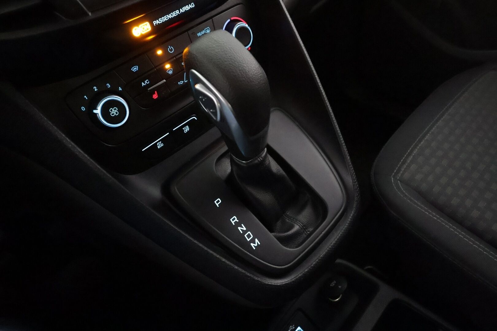 Ford Grand Tourneo Connect 2021 1,5 TDCi 120 hv A8 Trend 5-ovinen *ALV / Webasto / Vakkari / P.tutka / Koukku / Xenon * - 1.Om Suomi-auto / Hyvät Nokian nastat