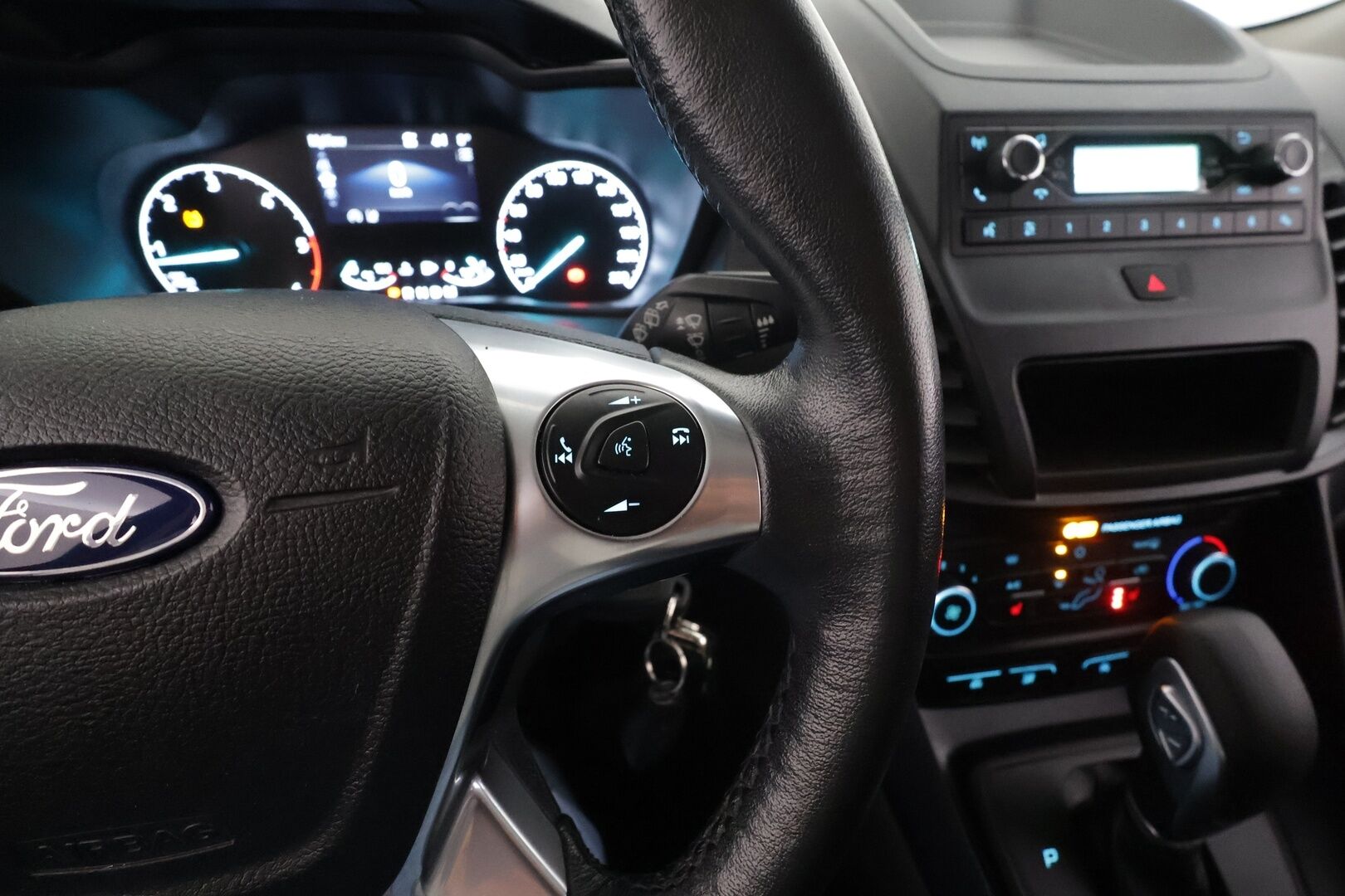 Ford Grand Tourneo Connect 2021 1,5 TDCi 120 hv A8 Trend 5-ovinen *ALV / Webasto / Vakkari / P.tutka / Koukku / Xenon * - 1.Om Suomi-auto / Hyvät Nokian nastat