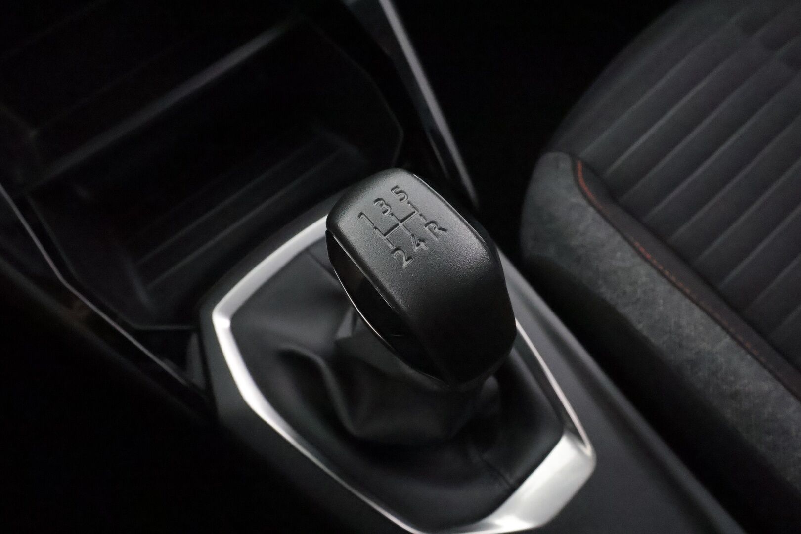 Peugeot 208 2021 Active PureTech 75 - | 1-om suomiauto | LED | Vakkari | Apple & Android | Lohko+sisälämmitin | BT | Kaistavahti | Liikennemerkkien tunnistus |