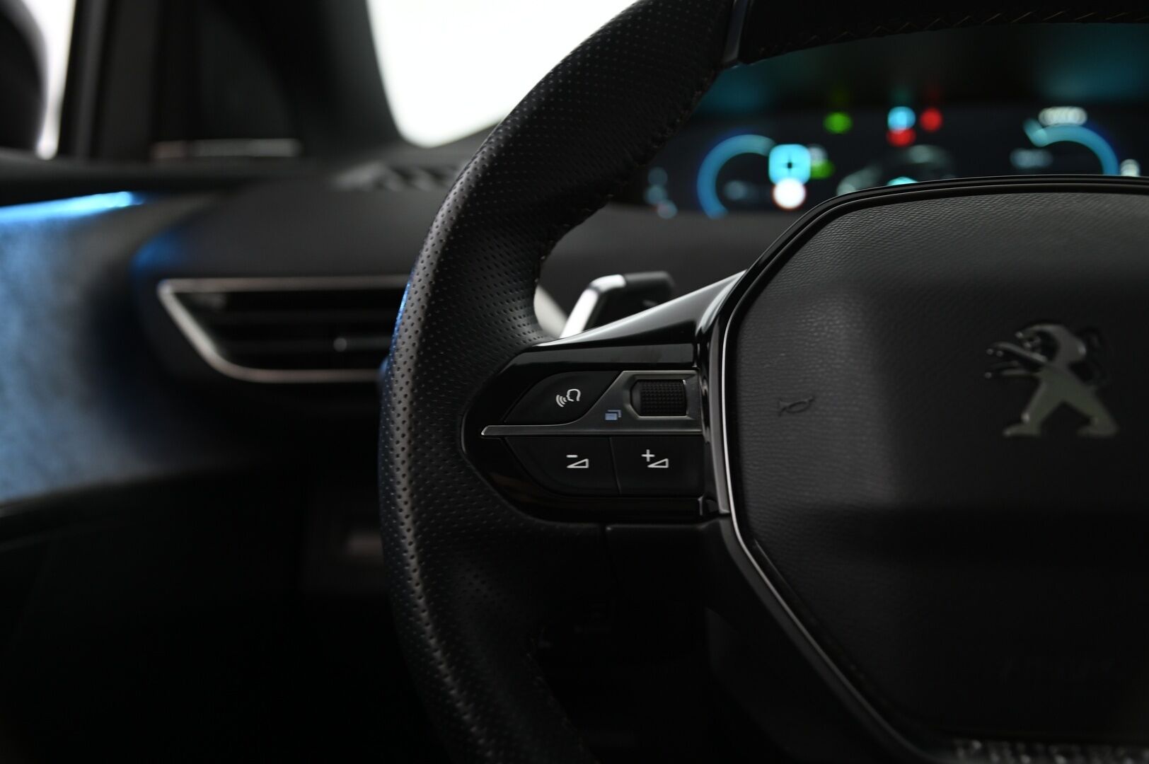 Peugeot 3008 2021 GT Hybrid4 300 EAT8-automaatti **Adapt. vakkari / koukku / Keyless / Focal** - Merkkiliikkeen huoltohistoria / Kattavat varusteet