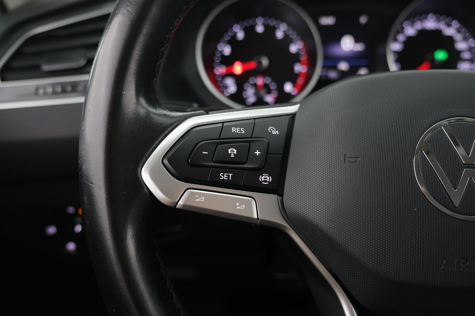 Volkswagen Tiguan 2021 Style Business 1,5 TSI 110 kW DSG-automaatti - | Webasto | Koukku | LED | Adapt.vakkari | Tutkat | Kahdet renkaat |