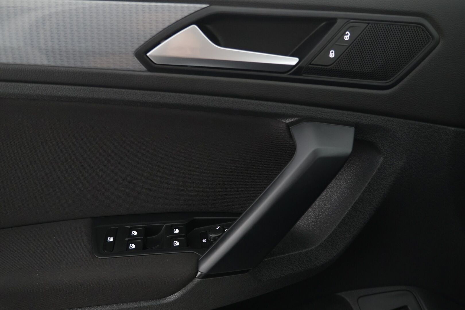 Volkswagen Tiguan 2021 Style Business 1,5 TSI 110 kW DSG-automaatti - | Webasto | Koukku | LED | Adapt.vakkari | Tutkat | Kahdet renkaat |