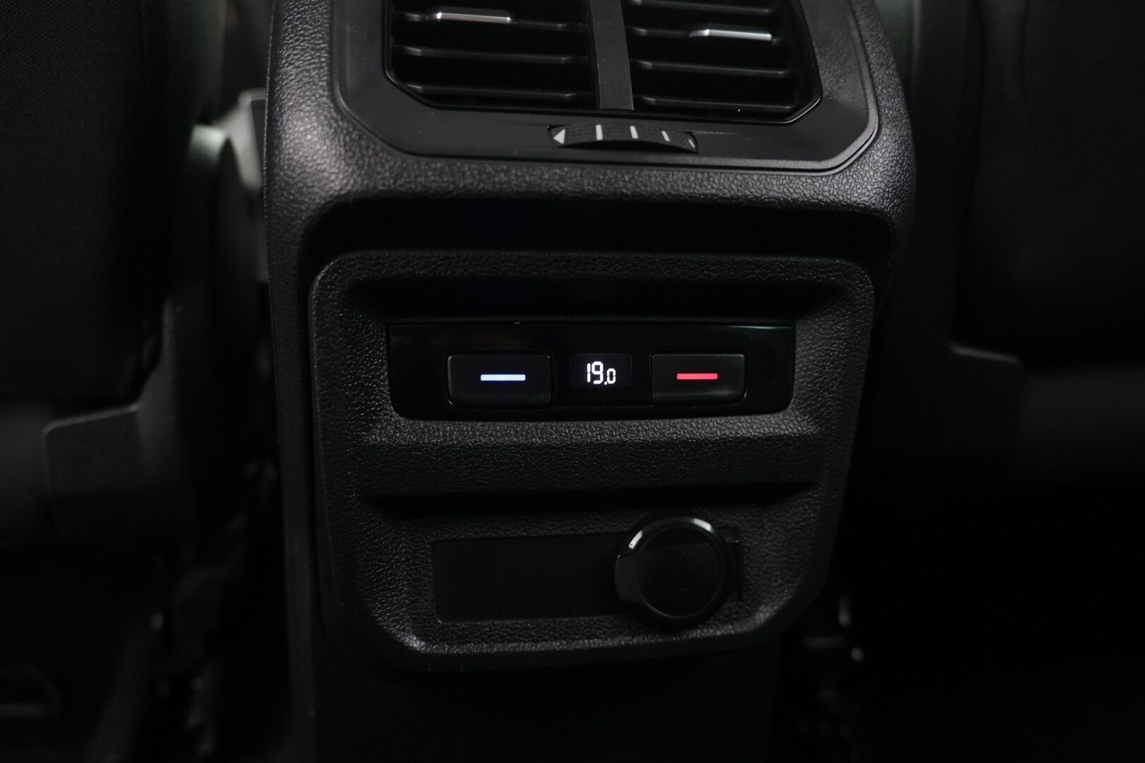 Volkswagen Tiguan 2021 Style Business 1,5 TSI 110 kW DSG-automaatti - | Webasto | Koukku | LED | Adapt.vakkari | Tutkat | Kahdet renkaat |