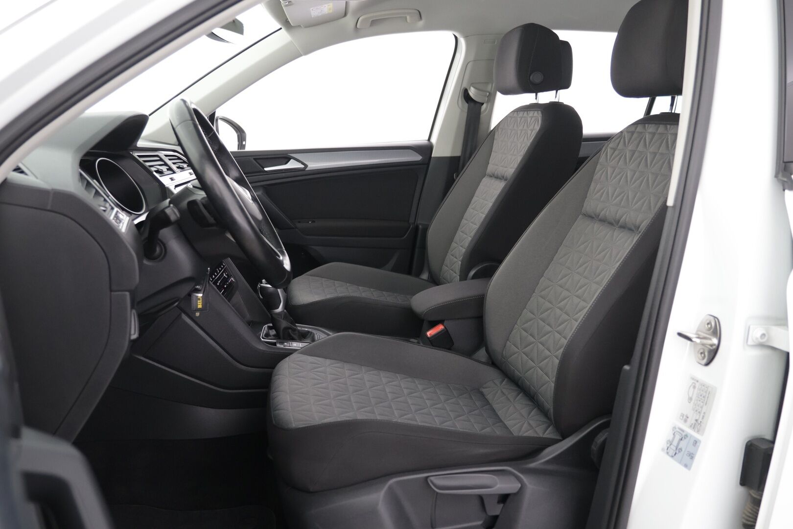 Volkswagen Tiguan 2021 Style Business 1,5 TSI 110 kW DSG-automaatti - | Webasto | Koukku | LED | Adapt.vakkari | Tutkat | Kahdet renkaat |