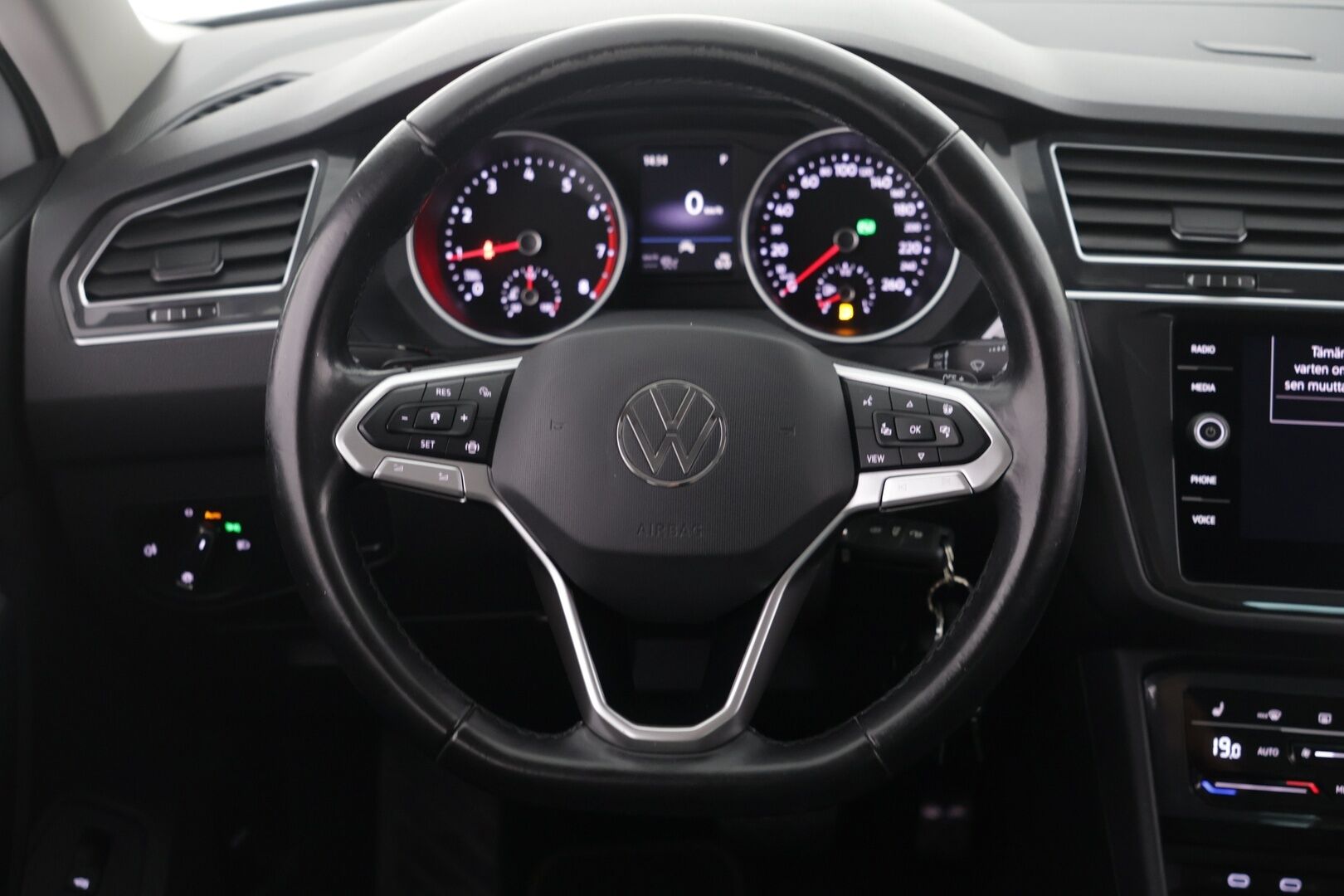 Volkswagen Tiguan 2021 Style Business 1,5 TSI 110 kW DSG-automaatti - | Webasto | Koukku | LED | Adapt.vakkari | Tutkat | Kahdet renkaat |