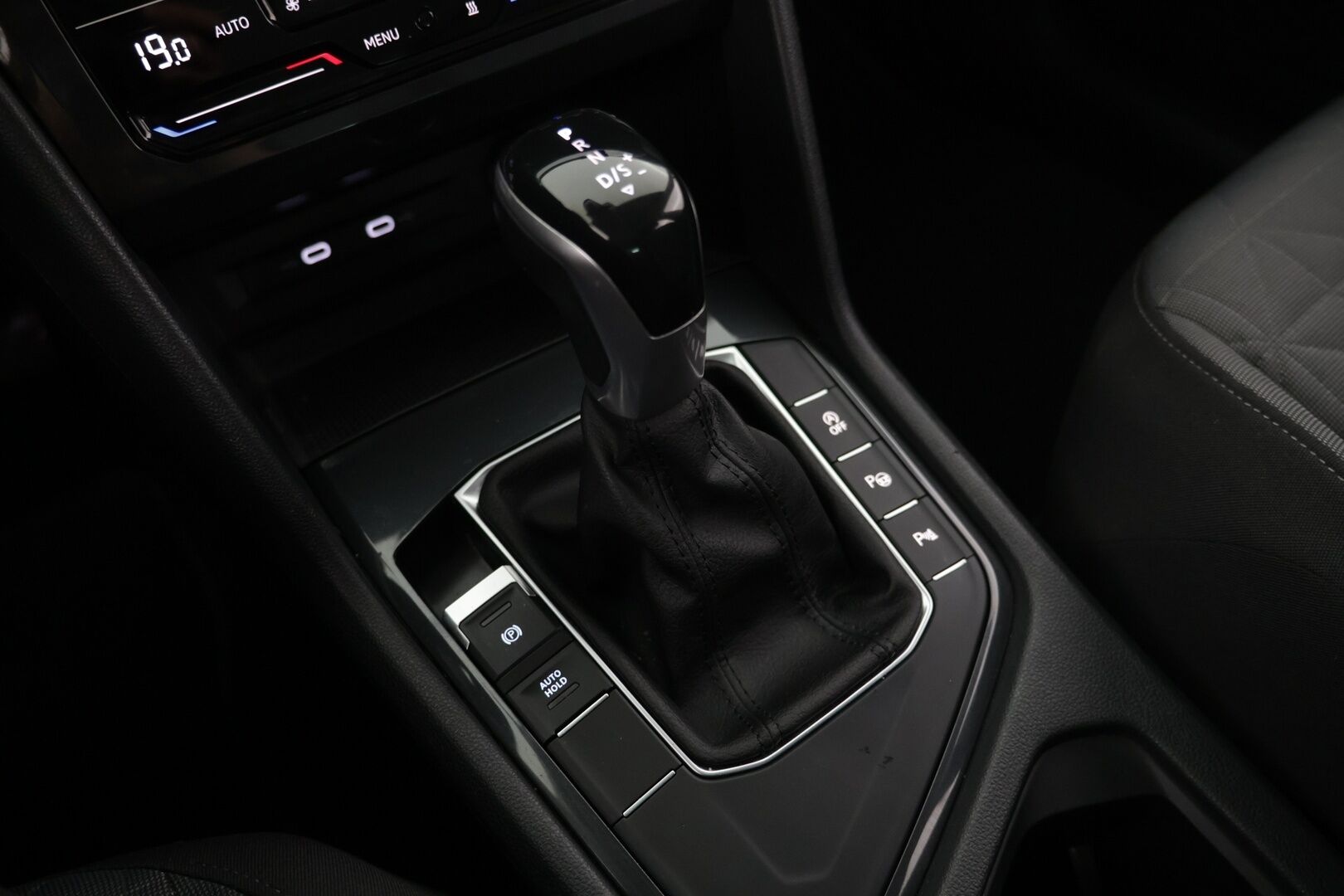 Volkswagen Tiguan 2021 Style Business 1,5 TSI 110 kW DSG-automaatti - | Webasto | Koukku | LED | Adapt.vakkari | Tutkat | Kahdet renkaat |
