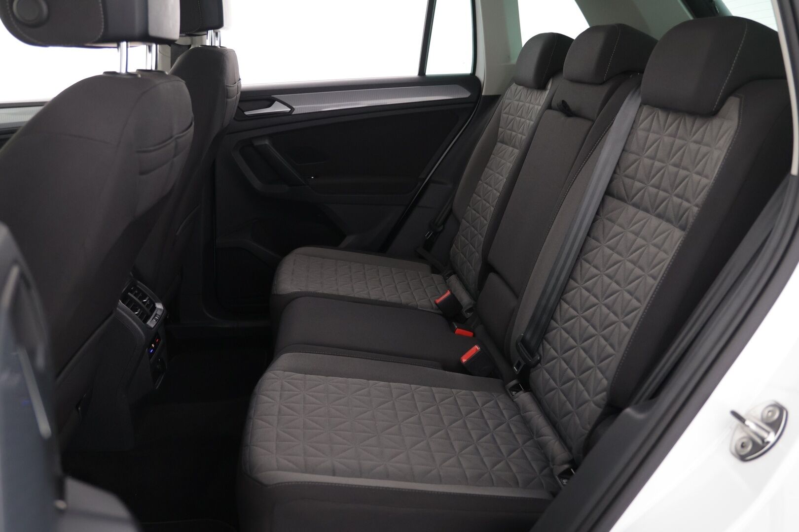 Volkswagen Tiguan 2021 Style Business 1,5 TSI 110 kW DSG-automaatti - | Webasto | Koukku | LED | Adapt.vakkari | Tutkat | Kahdet renkaat |