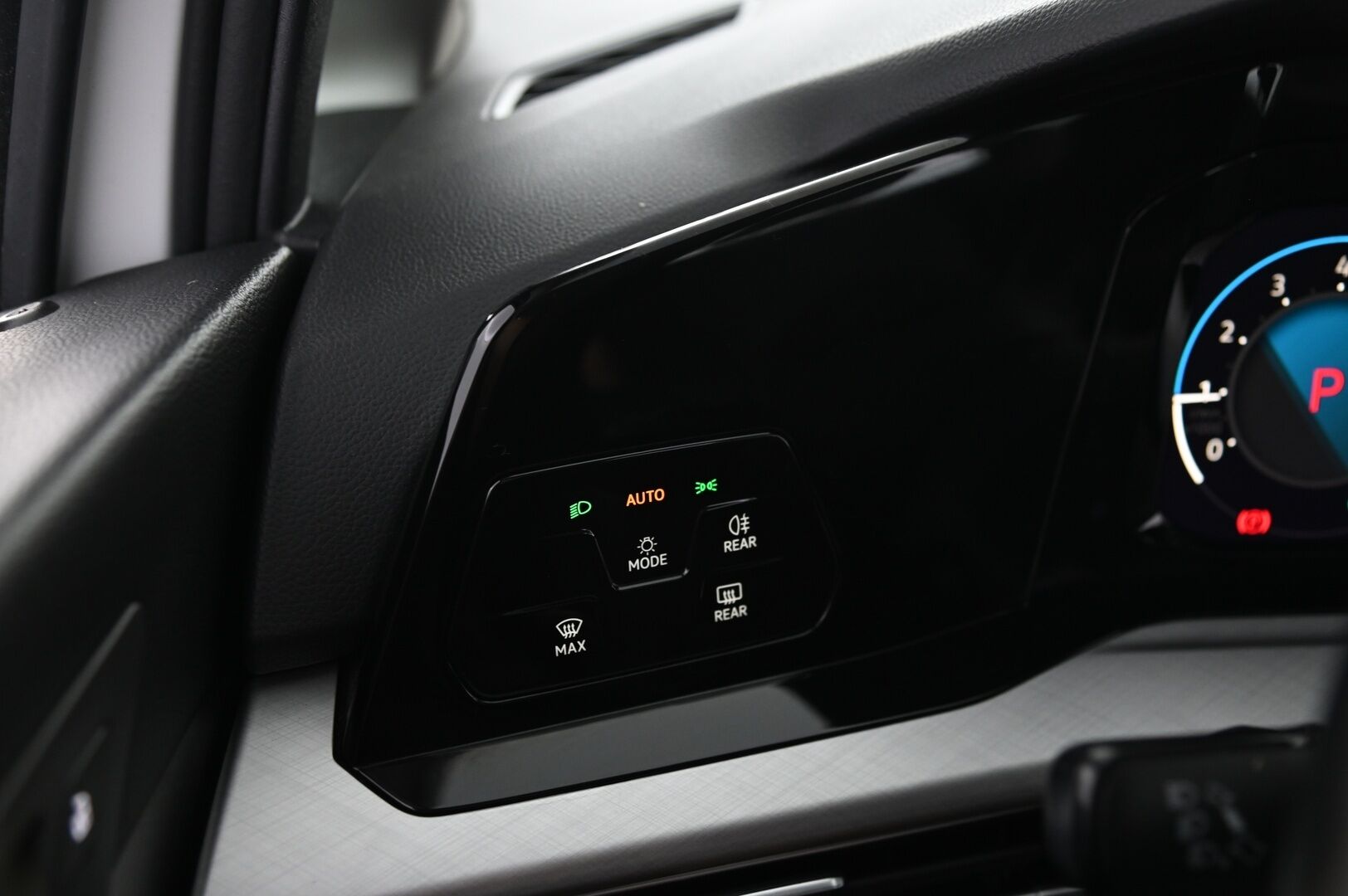 Volkswagen Golf 2021 Comfort 1,0 eTSI (MHEV) 81 kW DSG-automaatti *Webasto / ACC / Navi / Tutkat* - *Suomi-auto / Juuri tullut / Pitkä leima*