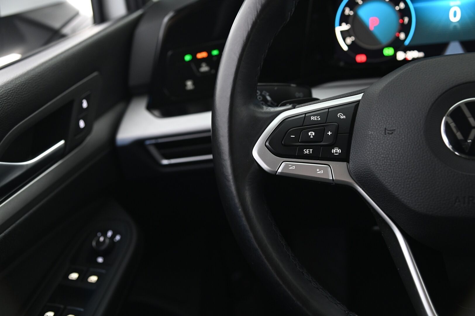 Volkswagen Golf 2021 Variant Comfort 1,0 eTSI (MHEV) 81 kW DSG-automaatti *Webasto / ACC / Navi / Tutkat* - *Suomi-auto / Juuri tullut / Pitkä leima*