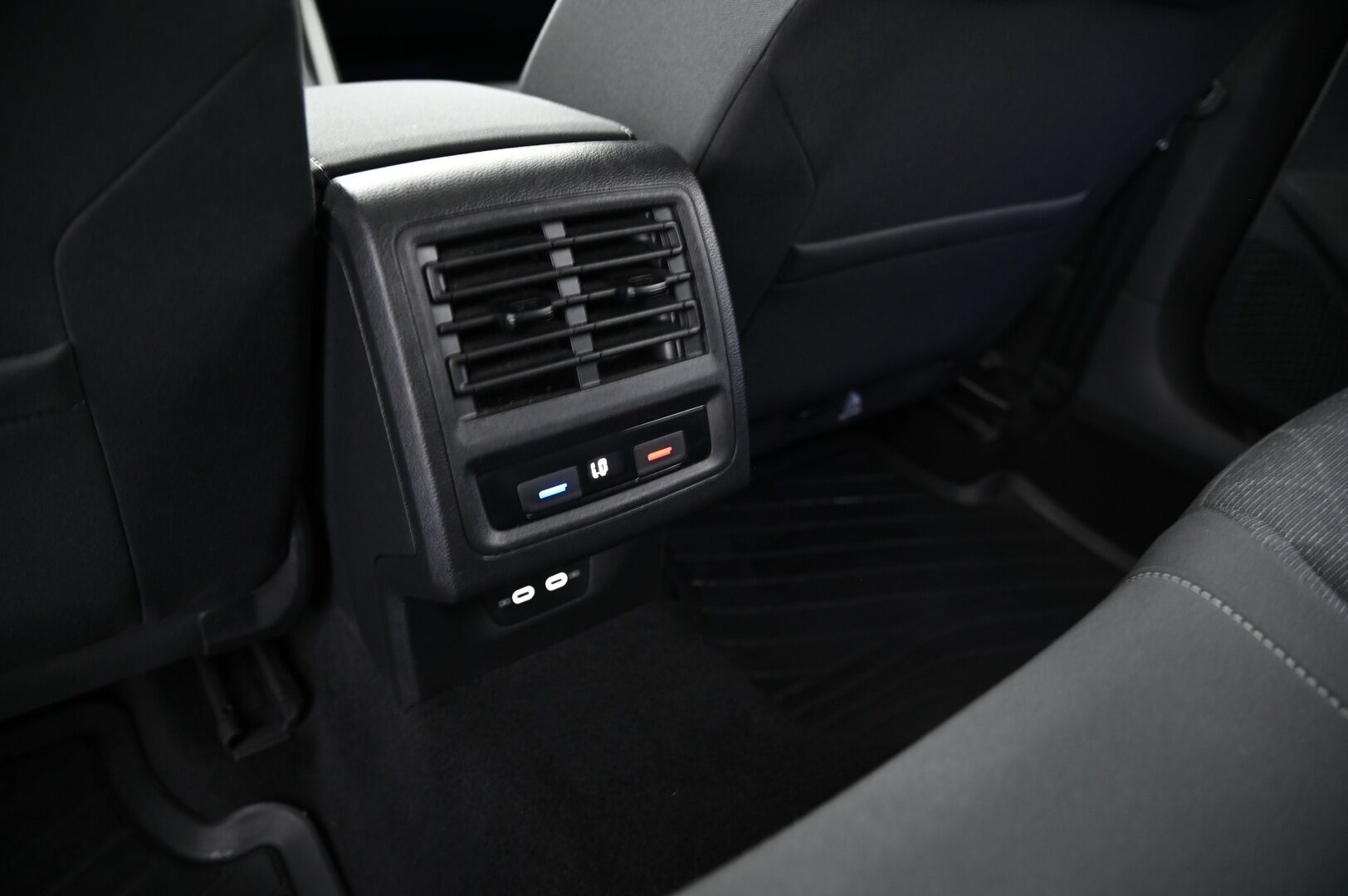 Volkswagen Golf 2021 Variant Comfort 1,0 eTSI (MHEV) 81 kW DSG-automaatti *Webasto / ACC / Navi / Tutkat* - *Suomi-auto / Juuri tullut / Pitkä leima*