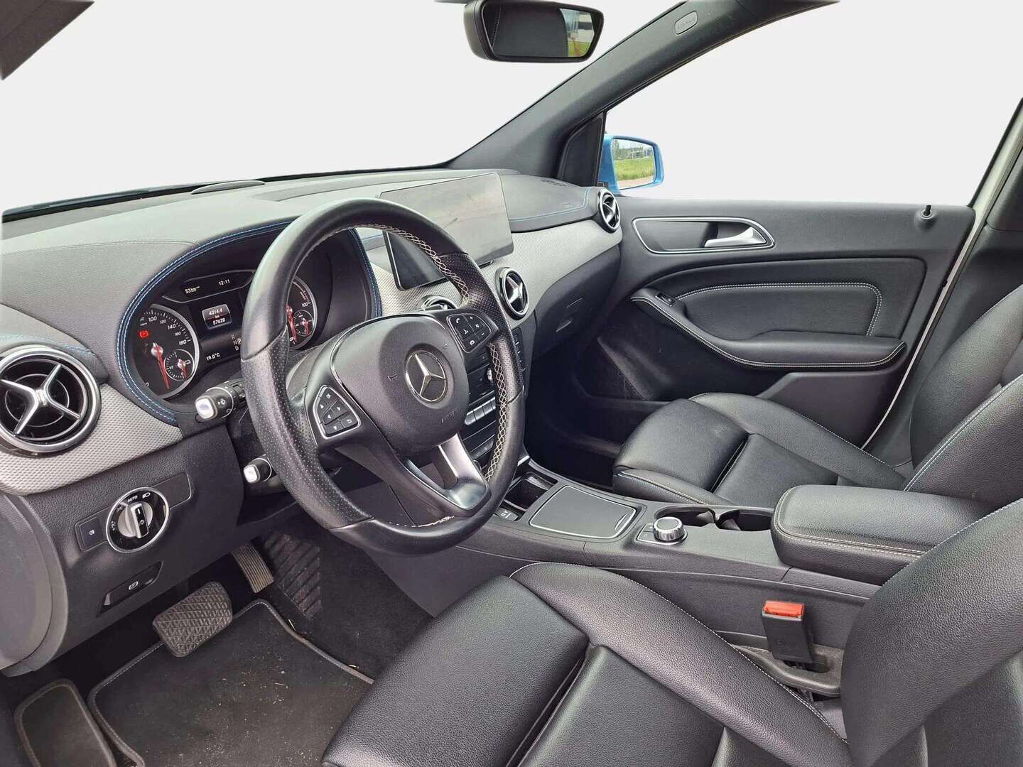 Mercedes-Benz B 2018 250 e - | TULOSSA | Vakionopeudensäädin | BLIS | Nahkapenkit | P. Tutkat | Kahdet renkaat | Kysy lisää! |