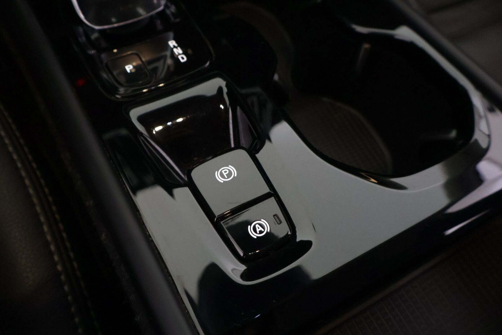 Volvo XC40 2021 T5 TwE Business Inscription aut - 2.om Suomi-auto | Juuri katsastettu | Merkkihuollettu | Adapt. vakkari | Pilot Assist | Harman/Kardon | BLIS | P.kamera | Nahkasisusta | 2x renkaat
