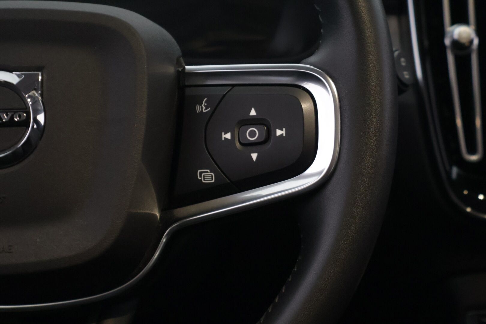Volvo XC40 2021 T5 TwE Business Inscription aut - 2.om Suomi-auto | Juuri katsastettu | Merkkihuollettu | Adapt. vakkari | Pilot Assist | Harman/Kardon | BLIS | P.kamera | Nahkasisusta | 2x renkaat