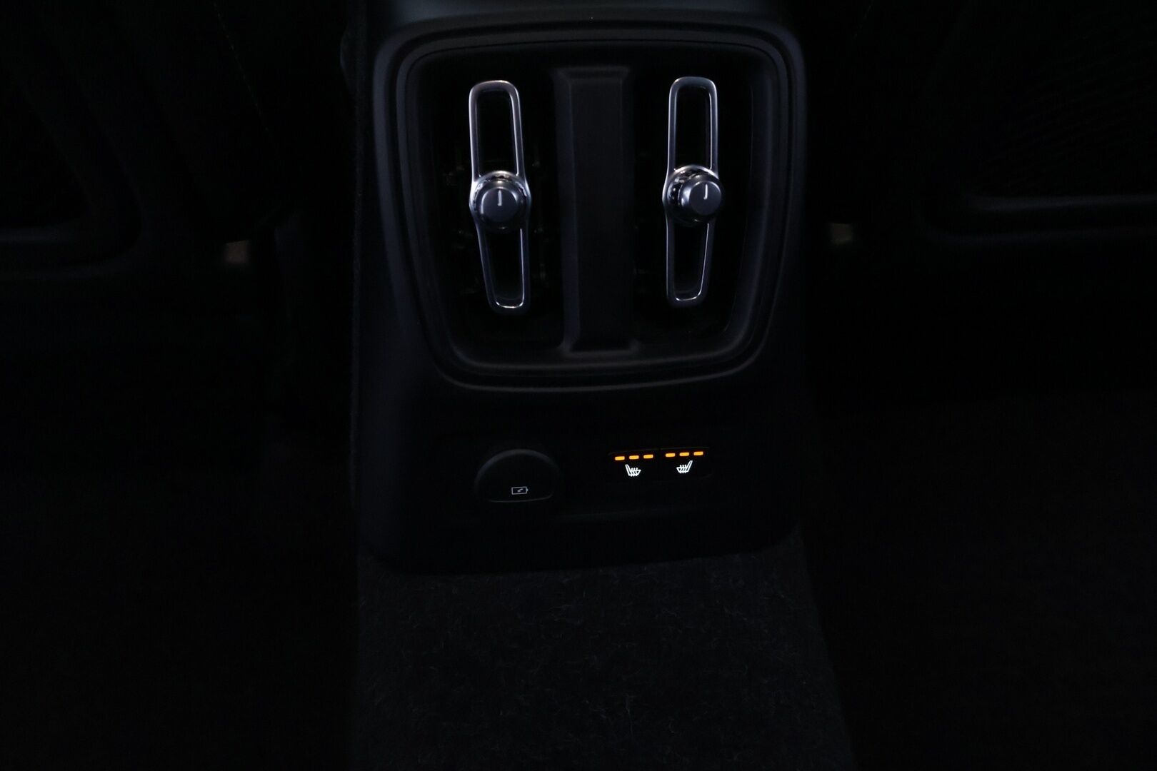 Volvo XC40 2021 T5 TwE Business Inscription aut - 2.om Suomi-auto | Juuri katsastettu | Merkkihuollettu | Adapt. vakkari | Pilot Assist | Harman/Kardon | BLIS | P.kamera | Nahkasisusta | 2x renkaat