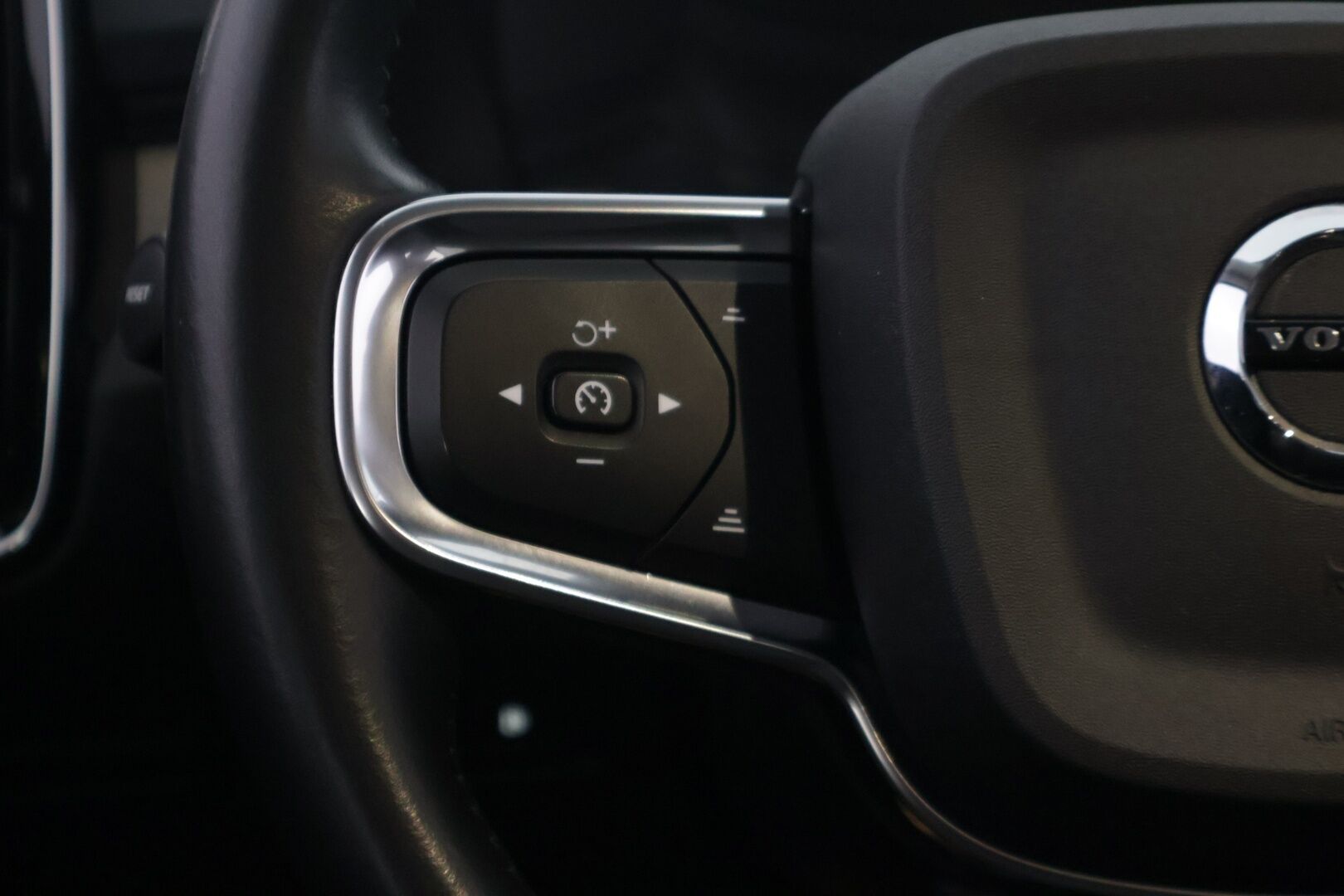 Volvo XC40 2021 T5 TwE Business Inscription aut - 2.om Suomi-auto | Juuri katsastettu | Merkkihuollettu | Adapt. vakkari | Pilot Assist | Harman/Kardon | BLIS | P.kamera | Nahkasisusta | 2x renkaat