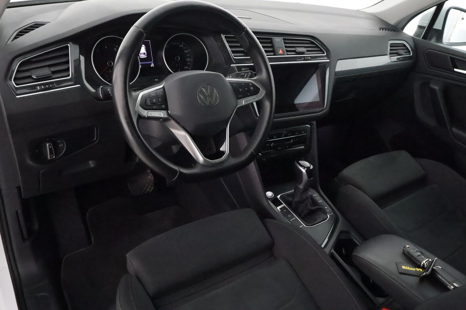 Volkswagen Tiguan 2021 1,5 TSI 110 kW DSG-automaatti **1.Om Suomi-auto / Webasto / Koukku / Adapt.Vakkari / P.Kamera / Sporttipenkit** - LED-valot / Navi / Kaistavahti / 3-Alueinen AC / KeylessGO / 2x Renkaat