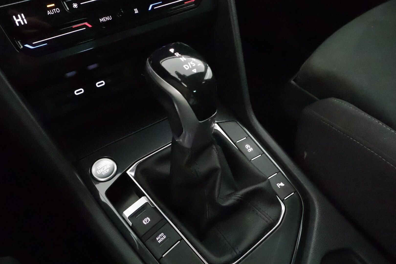 Volkswagen Tiguan 2021 1,5 TSI 110 kW DSG-automaatti **1.Om Suomi-auto / Webasto / Koukku / Adapt.Vakkari / P.Kamera / Sporttipenkit** - LED-valot / Navi / Kaistavahti / 3-Alueinen AC / KeylessGO / 2x Renkaat