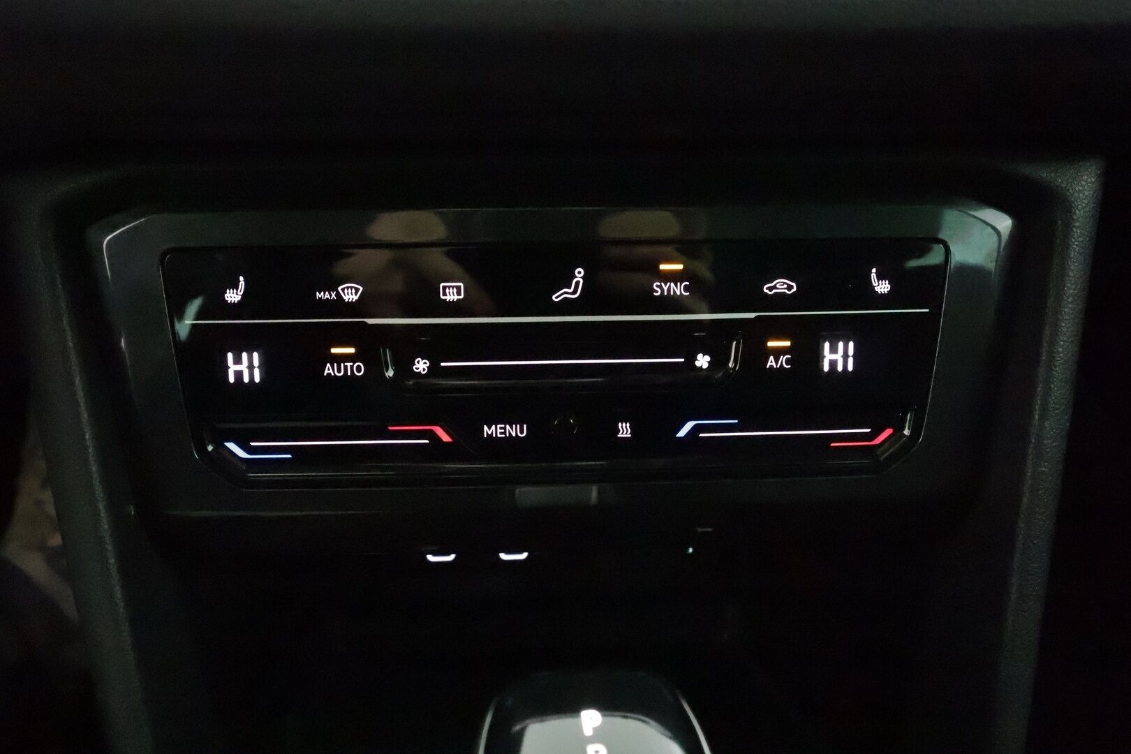 Volkswagen Tiguan 2021 1,5 TSI 110 kW DSG-automaatti **1.Om Suomi-auto / Webasto / Koukku / Adapt.Vakkari / P.Kamera / Sporttipenkit** - LED-valot / Navi / Kaistavahti / 3-Alueinen AC / KeylessGO / 2x Renkaat