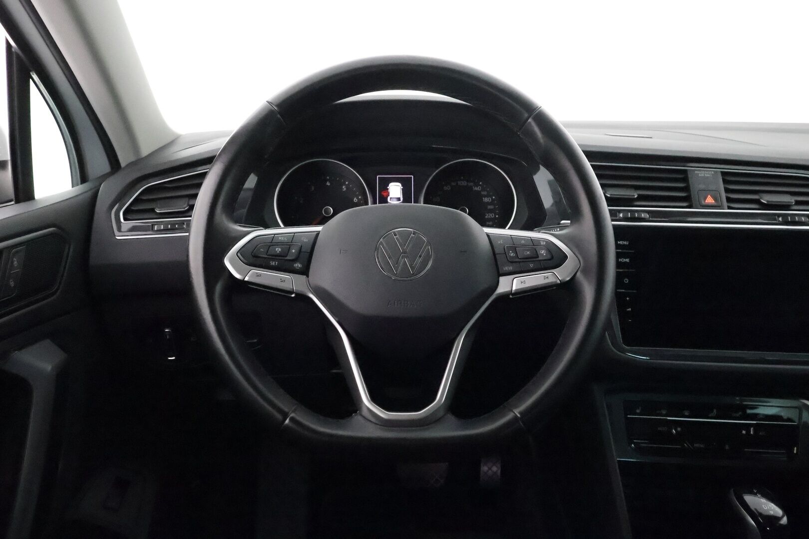 Volkswagen Tiguan 2021 1,5 TSI 110 kW DSG-automaatti **1.Om Suomi-auto / Webasto / Koukku / Adapt.Vakkari / P.Kamera / Sporttipenkit** - LED-valot / Navi / Kaistavahti / 3-Alueinen AC / KeylessGO / 2x Renkaat