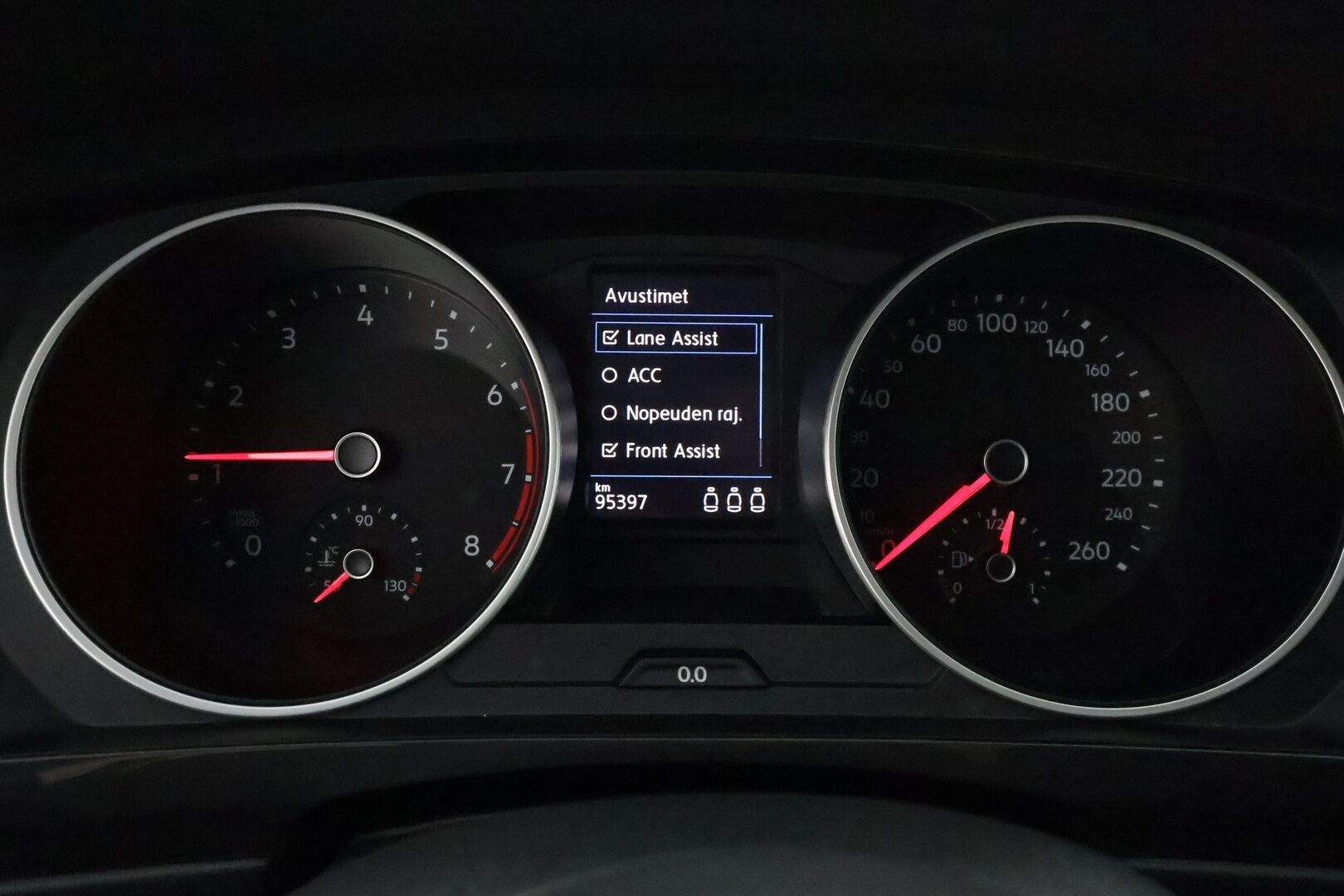 Volkswagen Tiguan 2021 1,5 TSI 110 kW DSG-automaatti **1.Om Suomi-auto / Webasto / Koukku / Adapt.Vakkari / P.Kamera / Sporttipenkit** - LED-valot / Navi / Kaistavahti / 3-Alueinen AC / KeylessGO / 2x Renkaat