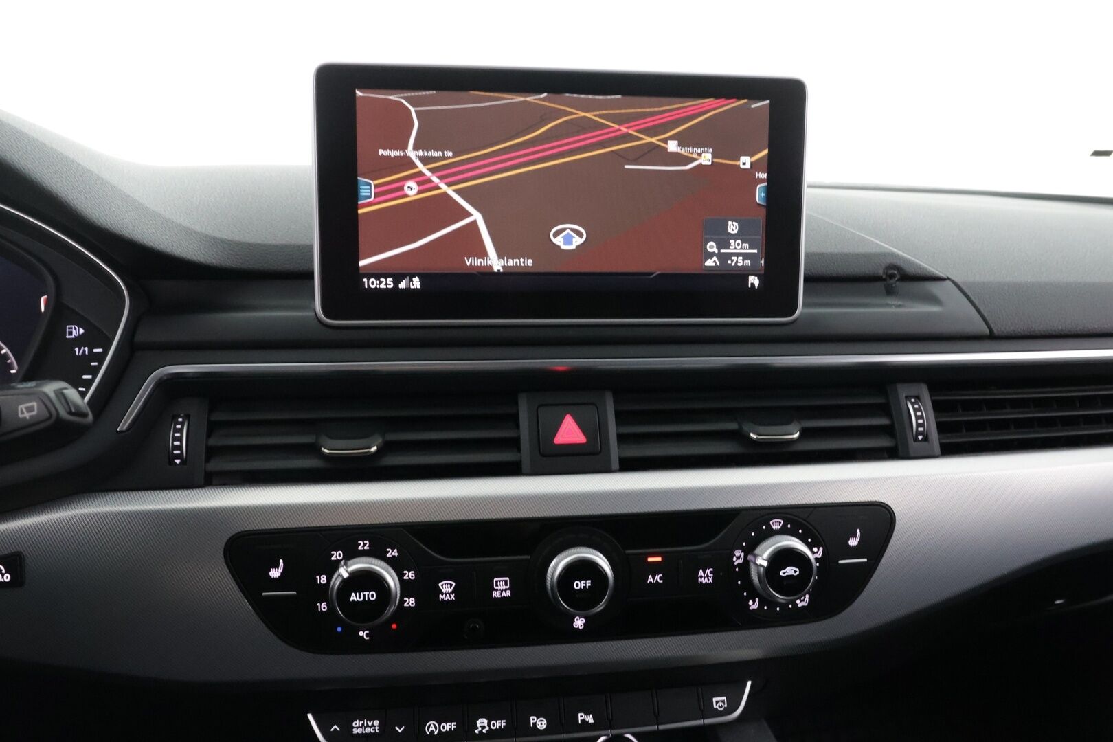 Audi A4 2017 Avant Business Sport 2,0 TDI 140 kW - Digimittaristo | 360 Kmaera | Sähköpenkit |