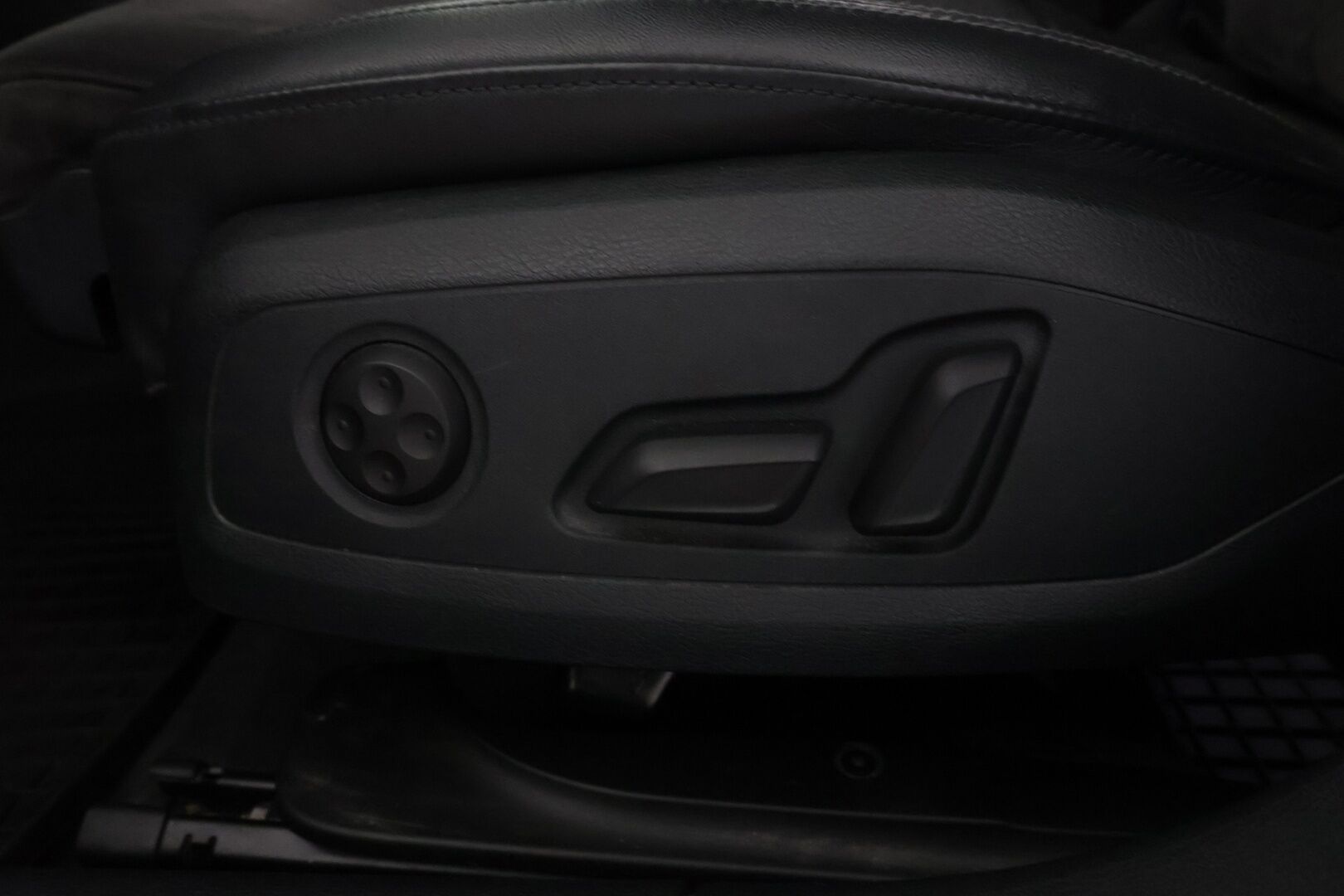 Audi A4 2017 Avant Business Sport 2,0 TDI 140 kW - Digimittaristo | 360 Kmaera | Sähköpenkit |