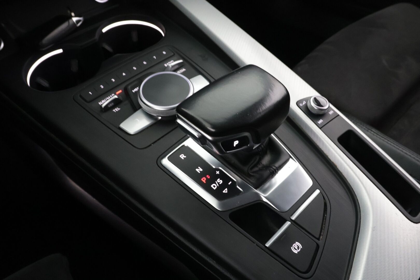 Audi A4 2017 Avant Business Sport 2,0 TDI 140 kW - Digimittaristo | 360 Kmaera | Sähköpenkit |