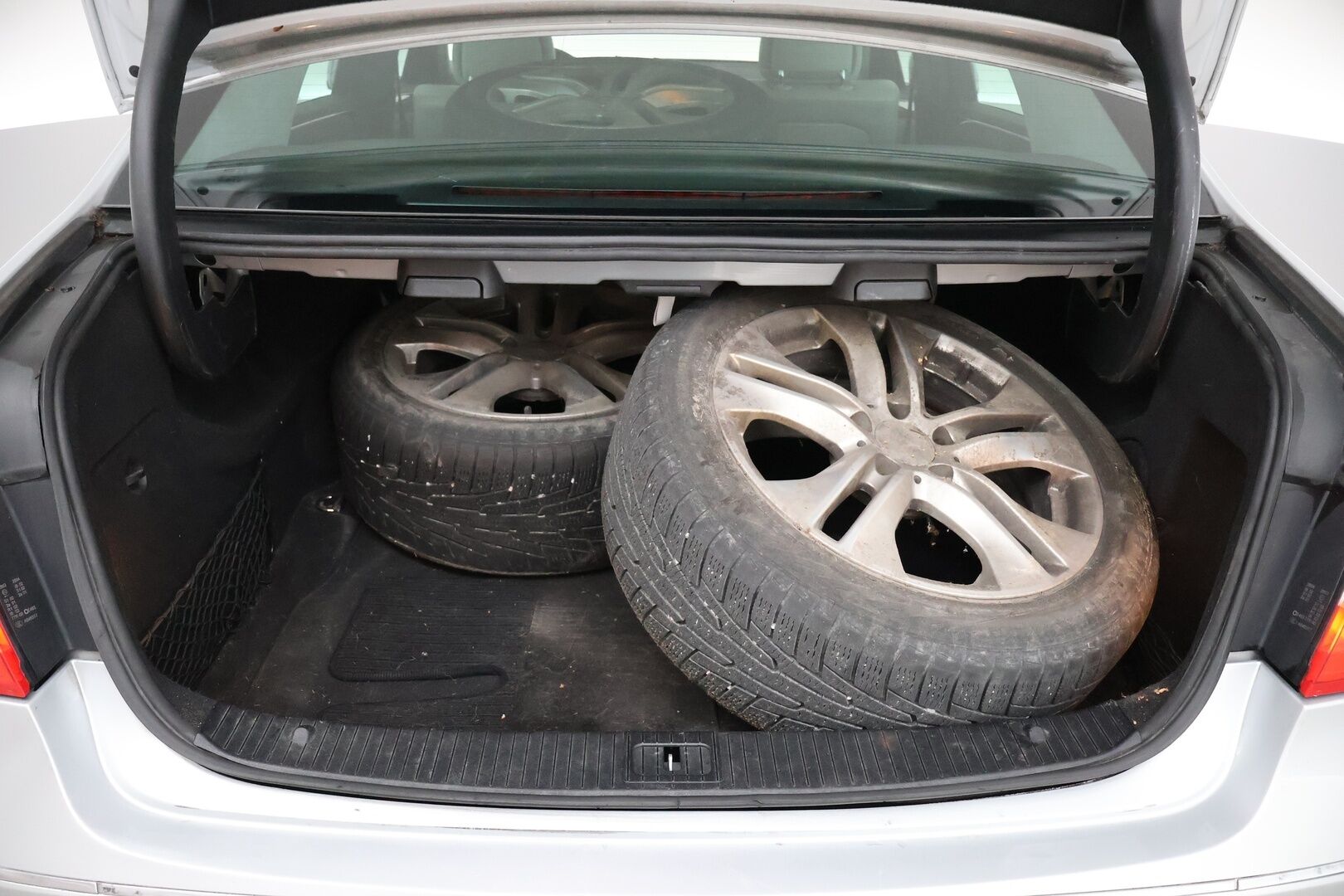 Mercedes-Benz E 2009 E 350 BLUETEC Sedan (AA) 4ov 2987cm3 A | YritysOutlet - Myydään vain yrityksille - Webasto | Distronic+ | Panorama | BLIS | Airmatic | Ortoped penkit | 12kk leima |YritysOutlet - Myydään vain yrityksille
