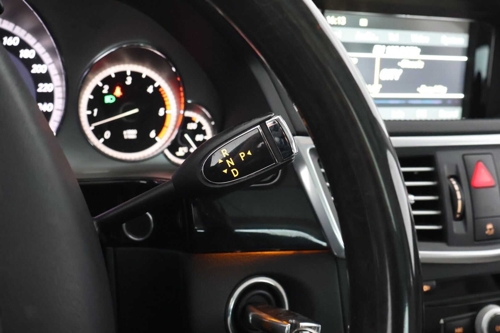 Mercedes-Benz E 2009 E 350 BLUETEC Sedan (AA) 4ov 2987cm3 A | YritysOutlet - Myydään vain yrityksille - Webasto | Distronic+ | Panorama | BLIS | Airmatic | Ortoped penkit | 12kk leima |YritysOutlet - Myydään vain yrityksille