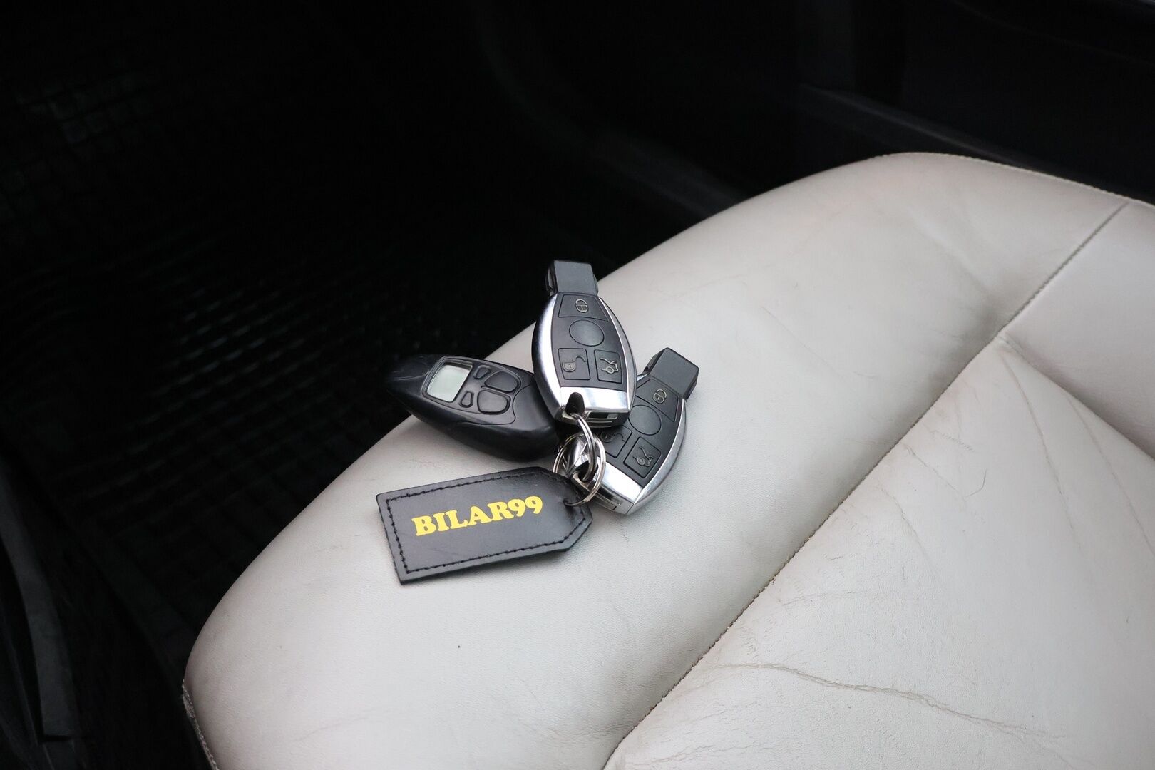 Mercedes-Benz E 2009 E 350 BLUETEC Sedan (AA) 4ov 2987cm3 A | YritysOutlet - Myydään vain yrityksille - Webasto | Distronic+ | Panorama | BLIS | Airmatic | Ortoped penkit | 12kk leima |YritysOutlet - Myydään vain yrityksille
