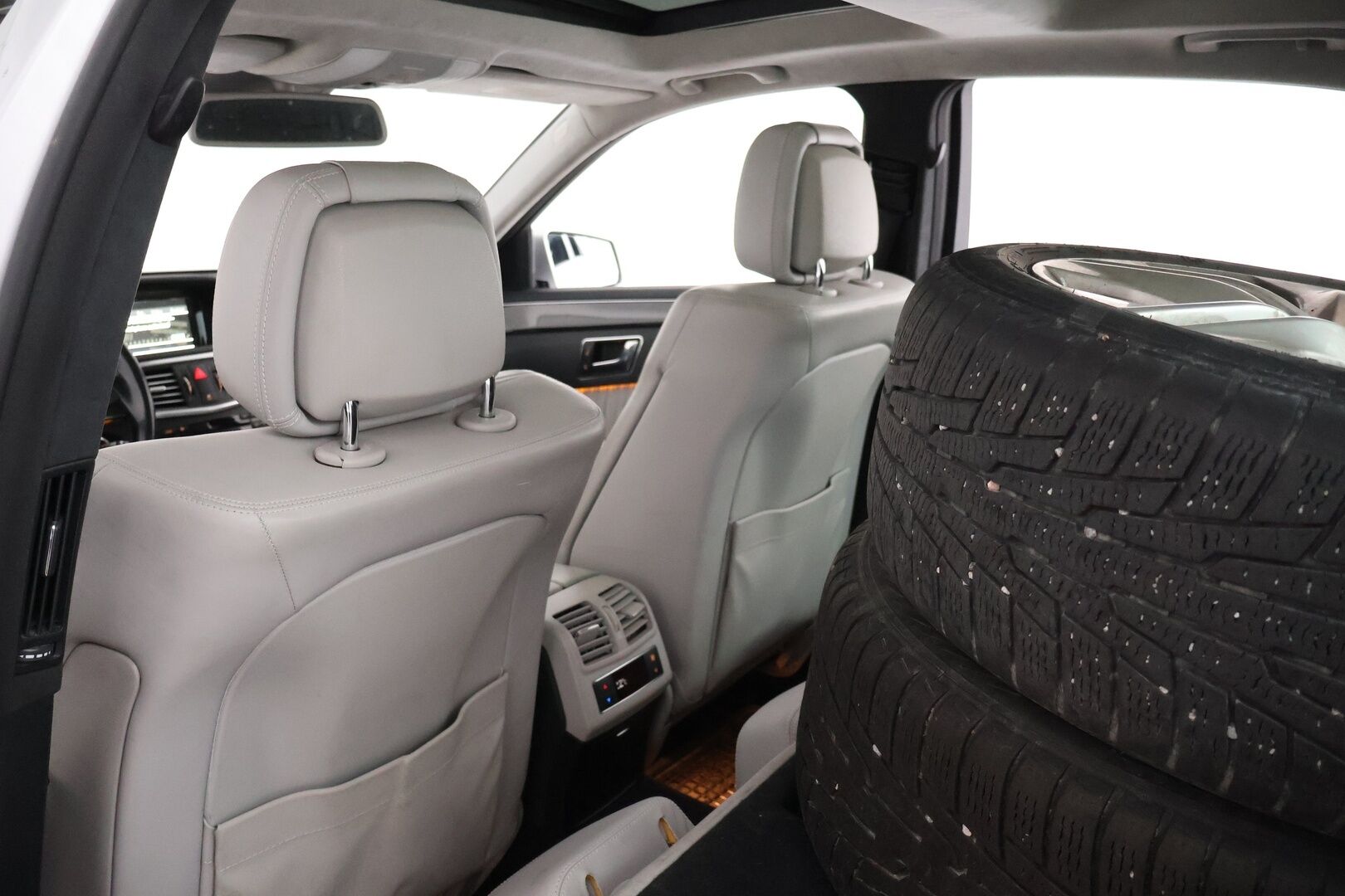 Mercedes-Benz E 2009 E 350 BLUETEC Sedan (AA) 4ov 2987cm3 A | YritysOutlet - Myydään vain yrityksille - Webasto | Distronic+ | Panorama | BLIS | Airmatic | Ortoped penkit | 12kk leima |YritysOutlet - Myydään vain yrityksille