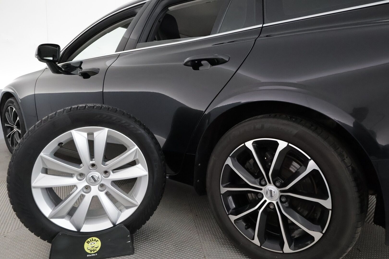 Volvo V60 2021 B3 MHEV Business aut **Webasto / Koukku / ACC / Full-LED / P.kamera / Navi / Kaistavahti / KeylessGO** - Suomi-auto / Kahdet Renkaat / Merkkihuollettu!