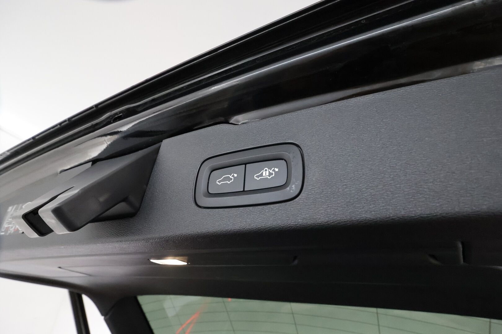 Volvo V60 2021 B3 MHEV Business aut **Webasto / Koukku / ACC / Full-LED / P.kamera / Navi / Kaistavahti / KeylessGO** - Suomi-auto / Kahdet Renkaat / Merkkihuollettu!