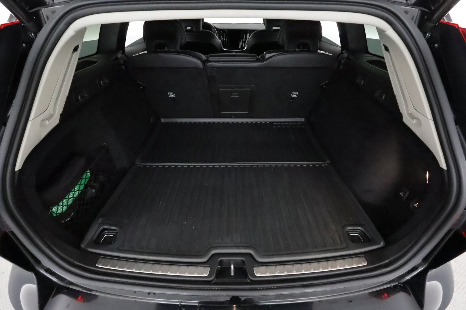 Volvo V60 2021 B3 MHEV Business aut **Webasto / Koukku / ACC / Full-LED / P.kamera / Navi / Kaistavahti / KeylessGO** - Suomi-auto / Kahdet Renkaat / Merkkihuollettu!