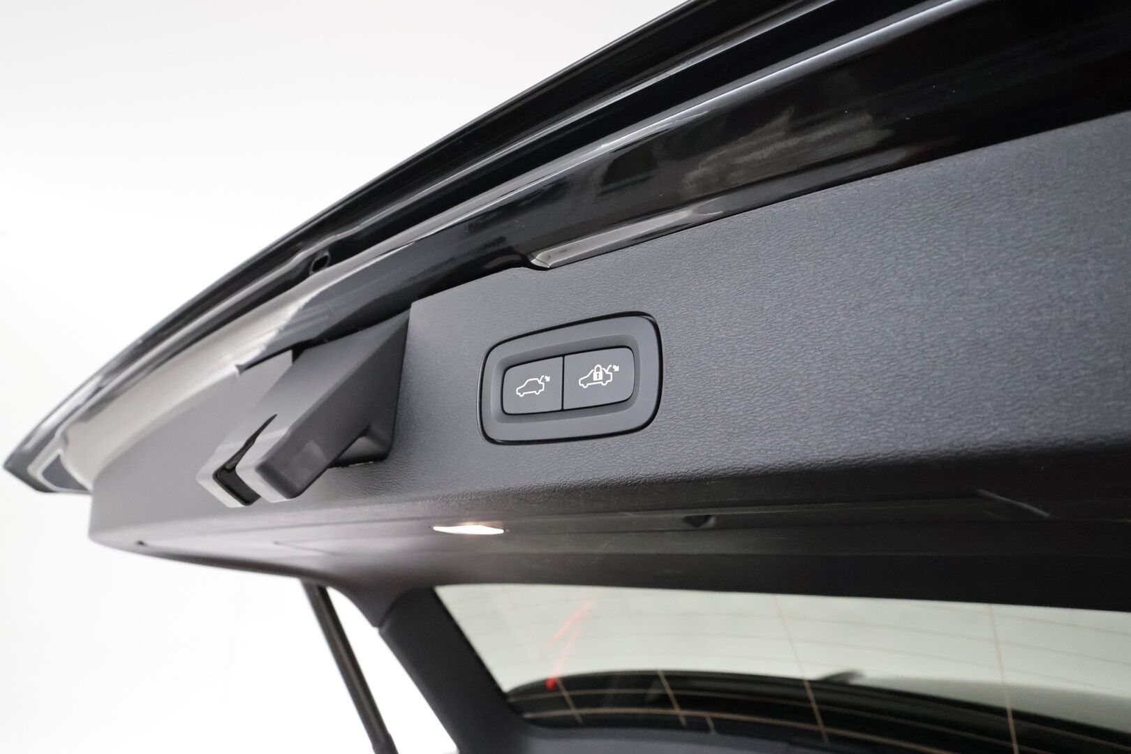 Volvo V60 2022 T8 TwE AWD Business R-Design aut **Adapt.Vakkari / Webasto / P.Kamera / Sporttipenkki Muistilla / LED-valot** - 3,99 % KORKOTARJOUS TÄHÄN AUTOON - 31.5. ASTI! - 1.Om Suomi-auto / Navi / Kaistavahti / KeylessGO / 2x Renkaat