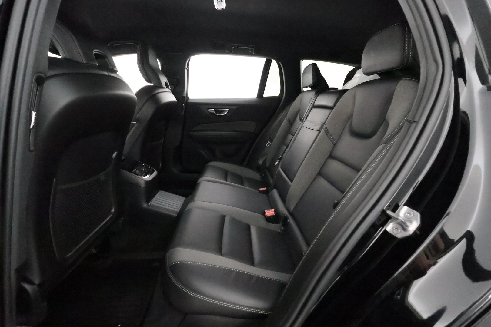 Volvo V60 2022 T8 TwE AWD Business R-Design aut **Adapt.Vakkari / Webasto / P.Kamera / Sporttipenkki Muistilla / LED-valot** - 3,99 % KORKOTARJOUS TÄHÄN AUTOON - 31.5. ASTI! - 1.Om Suomi-auto / Navi / Kaistavahti / KeylessGO / 2x Renkaat